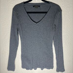 Downeast Charcoal Gray Ribbed Knit Long Sleeve V-Neck Top | Size M